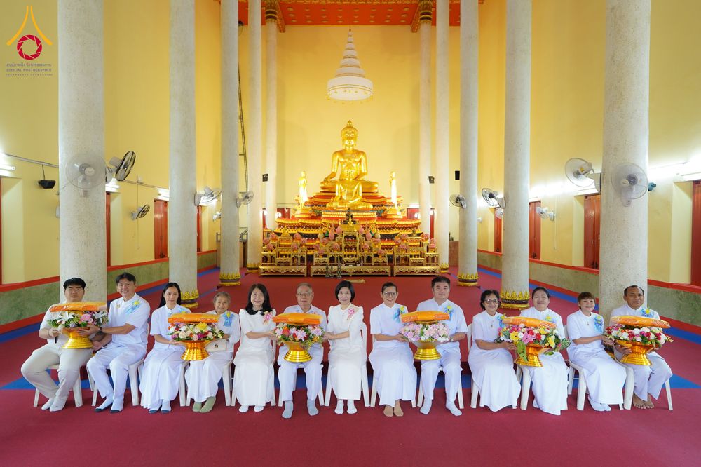 ภาพ No.278584:วันอาทิตย์ที่ 14 ธันวาคม พ.ศ.2568  พิธีเวียนประทักษิณ พิธีวันทาสีมาพระประธาน โครงการบวชบูชาธรรมมหาปูชนียาจารย์ ของศูนย์ปฏิบัติธรรมบุรีรัมย์ ณ วัดกลาง พระอารามหลวง จังหวัดบุรีรัมย์