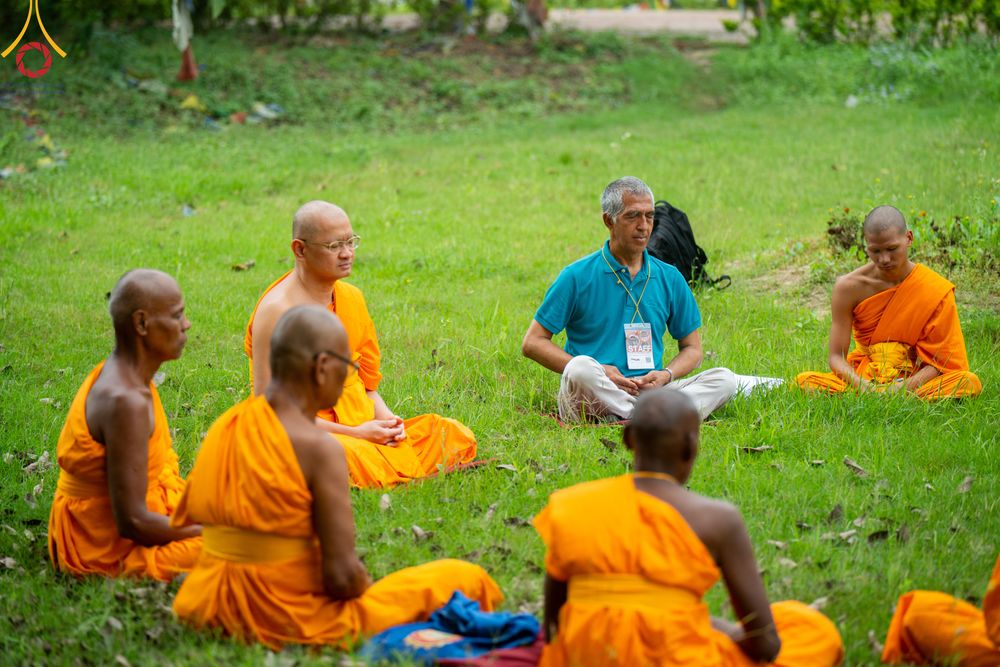 ภาพ No.314632:วันที่ 20 มีนาคม พ.ศ. 2569 พระอาจารย์ แนะนำการปฏิบัติธรรมให้แก่สามเณร  โครงการบรรพชาสามเณร 500 รูป เนปาล ณ วิหารมายาเทวี ประเทศเนปาล