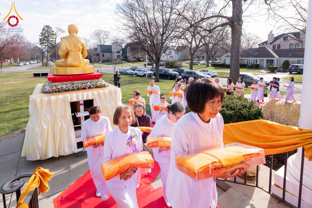 ภาพ No.318948:วันที่ 29 มีนาคม พ.ศ.2569 พิธีทอดผ้าป่าวัดพระธรรมกาย 20 ศูนย์สาขา และการประชุมภาคพื้นอเมริกา ไตรมาสที่ 1/2569 วัดพระธรรมกายชิคาโก ประเทศสหรัฐอเมริกา