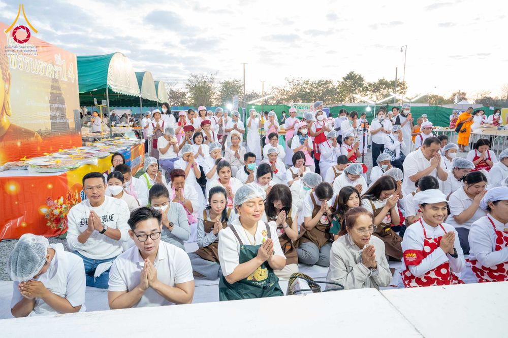 ภาพ No.301155:วันที่ 23 มกราคม พ.ศ. 2569 พิธีถวายภัตตาหารเป็นสังฆทาน แด่พระธรรมยาตรา ณ อนุสรณ์สถานบางปลา วัดบางปลา อำเภอบางเลน จังหวัดนครปฐม ในโครงการธรรมยาตรา กตัญญูบูชา มหาปูชนียาจารย์ พระมงคลเทพมุนี(สด จนฺทสโร) พระผู้ปราบมาร อนุสรณ์สถาน 7 แห่ง ปีที่ 14