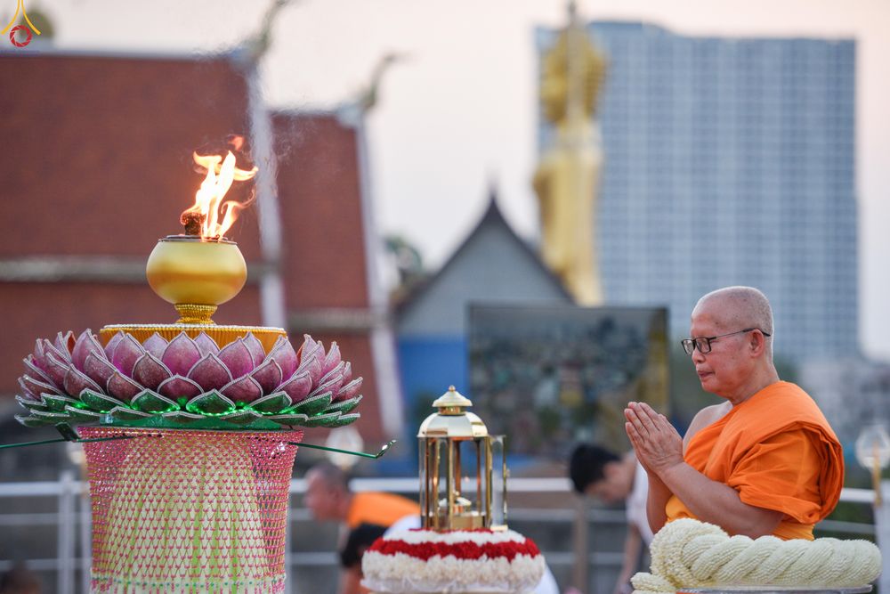ภาพ No.302870:วันที่ 24 มกราคม พ.ศ. 2569 พิธีจุดประทีปธรรมถวายเป็นพุทธบูชา  และบูชาธรรมมหาปูชนียาจารย์  ณ อาคารธรรมยาตรา กตัญญูบูชามหาปูชนียาจารย์  ตรงข้ามวัดปากน้ำภาษีเจริญ จ.กรุงเทพมหานคร ในโครงการธรรมยาตรา กตัญญูบูชา มหาปูชนียาจารย์ พระมงคลเทพมุนี(สด จนฺทสโร) พระผู