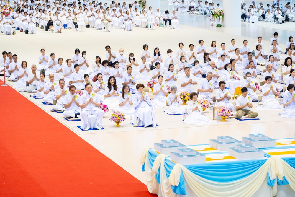 ภาพ No.281085:วันที่ 21 ธันวาคม พ.ศ.2568 พิธีมุทิตาหลวงพ่อทัตตชีโว ณ ห้องแก้วสารพัดนึก วัดพระธรรมกาย