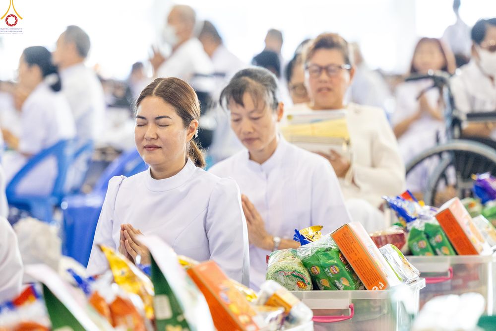 ภาพ No.318150:วันอาทิตย์ต้นเดือนที่ 5 เมษายน พ.ศ.2569 พิธีตักบาตร ณ บ้านแก้วเรือนทองคุณยายอาจารย์ฯ วัดพระธรรมกาย