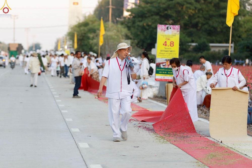 ภาพ No.296056:ภาพเบื้องหลังอาสาสมัครรวมใจ ชุดที่ 1 ในโครงการธรรมยาตรา กตัญญูบูชา มหาปูชนียาจารย์ พระมงคลเทพมุนี(สด จนฺทสโร) พระผู้ปราบมาร อนุสรณ์สถาน 7 แห่ง ปีที่ 14