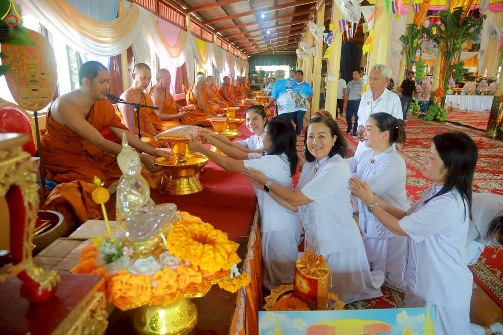 ภาพ No.283122:วันอาทิตย์ที่ 26 ตุลาคม พ.ศ. 2568 พิธีทอดกฐินสามัคคี กตัญญูบูชาธรรมมหาปูชนียาจารย์ และโครงการกฐินทั่วไทย 30,000 วัด บูชาธรรม 81 ปีหลวงพ่อธัมมชโย  ณ วัดบำรุงราษฎร์ อ.เมือง จ.สุพรรณบุรี