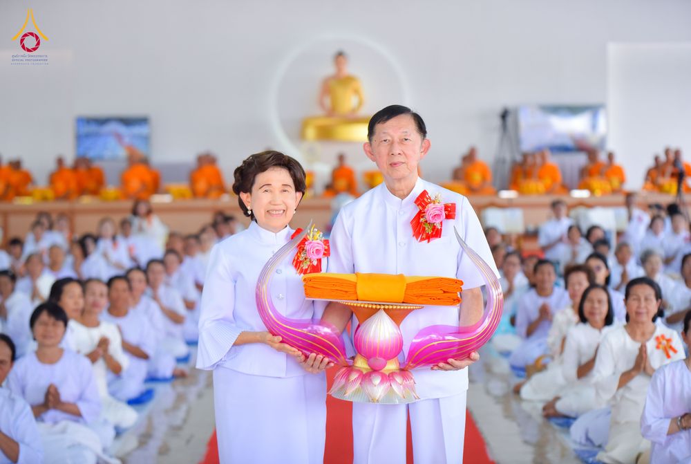 ภาพ No.327117:วันศุกร์ที่ 1 พฤษภาคม พ.ศ.2569 พิธีทอดผ้าป่า โปรยรัตนชาติ ตอกเสาเข็มมงคลต้นแรก สถาปนา “องค์พระเจดีย์เพื่อสร้างสันติภาพโลก” (แห่งแรกของภาคอีสาน) ณ ธุดงคสถานอำนาจเจริญ  อ.เมือง จ.อำนาจเจริญ