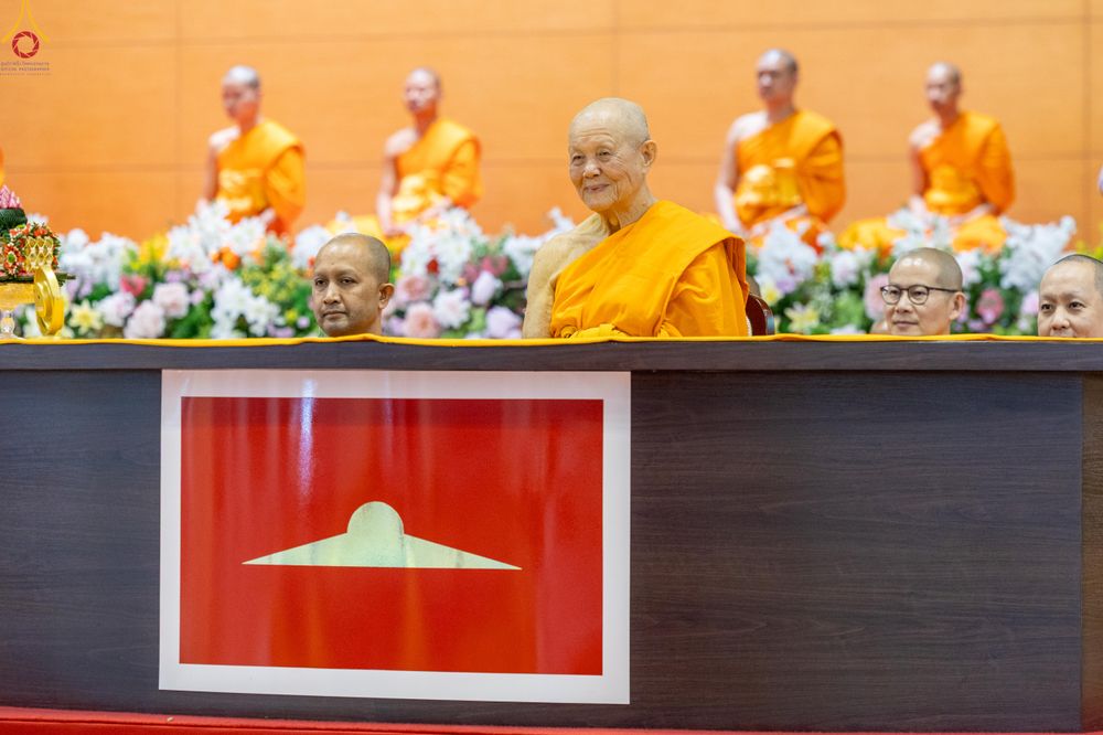 ภาพ No.281107:วันที่ 21 ธันวาคม พ.ศ.2568 พิธีมุทิตาหลวงพ่อทัตตชีโว ณ ห้องแก้วสารพัดนึก วัดพระธรรมกาย