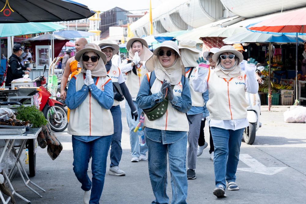 ภาพ No.296302:ภาพเบื้องหลังอาสาสมัครรวมใจ ชุดที่ 2 ในโครงการธรรมยาตรา กตัญญูบูชา มหาปูชนียาจารย์ พระมงคลเทพมุนี(สด จนฺทสโร) พระผู้ปราบมาร อนุสรณ์สถาน 7 แห่ง ปีที่ 14