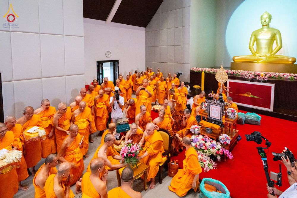 ภาพ No.332417:วันเสาร์ที่ 6 มิถุนายน พ.ศ.2569 พิธีต้อนรับสัญญาบัตร พัดยศ พระราชภาวนาวชิรวิเทศ วิ. ณ อุโบสถพระไตรปิฏก วัดพระธรรมกาย