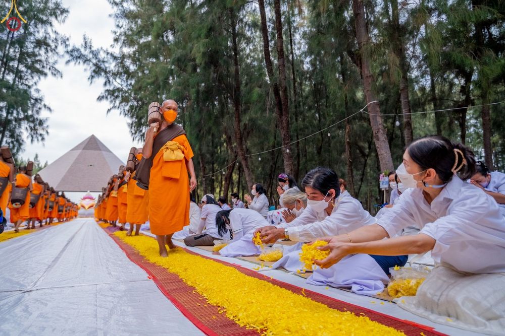 ภาพ No.69091:พิธีต้อนรับพระธรรมยาตรา ในโครงการธรรมยาตรากตัญญูบูชา มหาปูชนียาจารย์ พระมงคลเทพมุนี(สด จนฺทสโร) พระผู้ปราบมาร อนุสรณ์สถาน 7 แห่ง ปีที่ 11 วันที่ 3 มกราคม พ.ศ. 2566 ณ อนุสรณ์สถานมหาวิหารพระมงคลเทพมุนี จ.สุพรรณบุรี