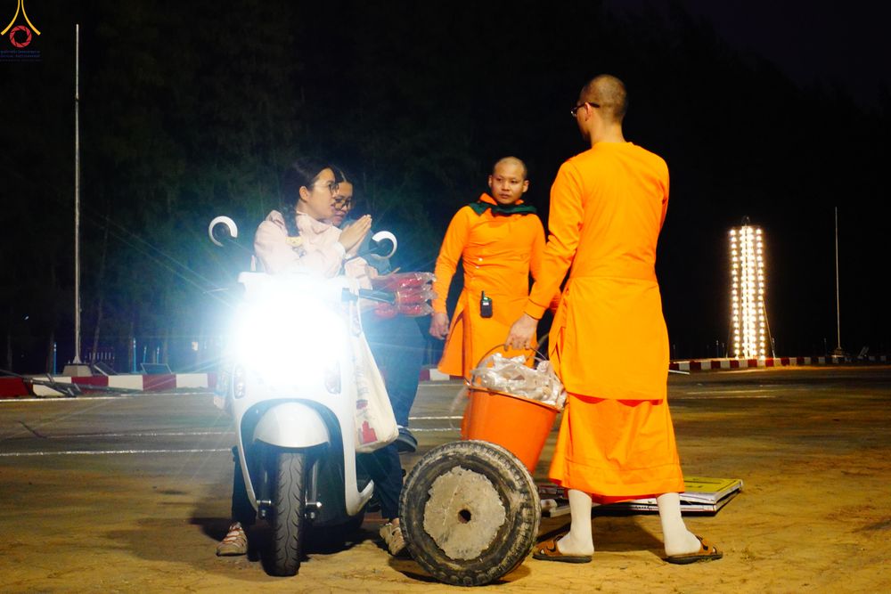 ภาพ No.321002:วันที่ 9 เมษายน พ.ศ.2569 การเตรียมงานจราจร เพื่องานถวายมหาสังฆทาน 40,000 กว่าวัดทั่วประเทศ วันคุ้มครองโลก 22 เมษายน พ.ศ.2569 วัดพระธรรมกาย