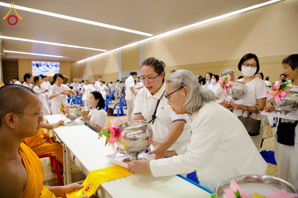 ภาพ No.310726:วันอาทิตย์ที่ 22 กุมภาพันธ์ พ.ศ. 2569 พิธีถวายโคมมาฆประทีป ณ ห้องแก้วสารพัดนึก 2 วัดพระธรรมกาย จ.ปทุมธานี