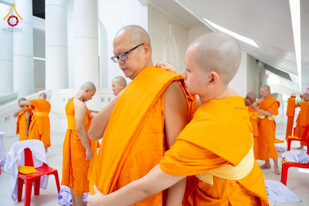 ภาพ No.256247:วันที่ 4 ตุลาคม พ.ศ. 2568 พิธีบรรพชาอุปสมบท  โครงการอุปสมบทหมู่บูชาธรรม 141 ปี  พระมงคลเทพมุนี (สด จนฺทสโร) ณ โบสถ์พระไตรปิฏก วัดพระธรรมกาย จ.ปทุมธานี