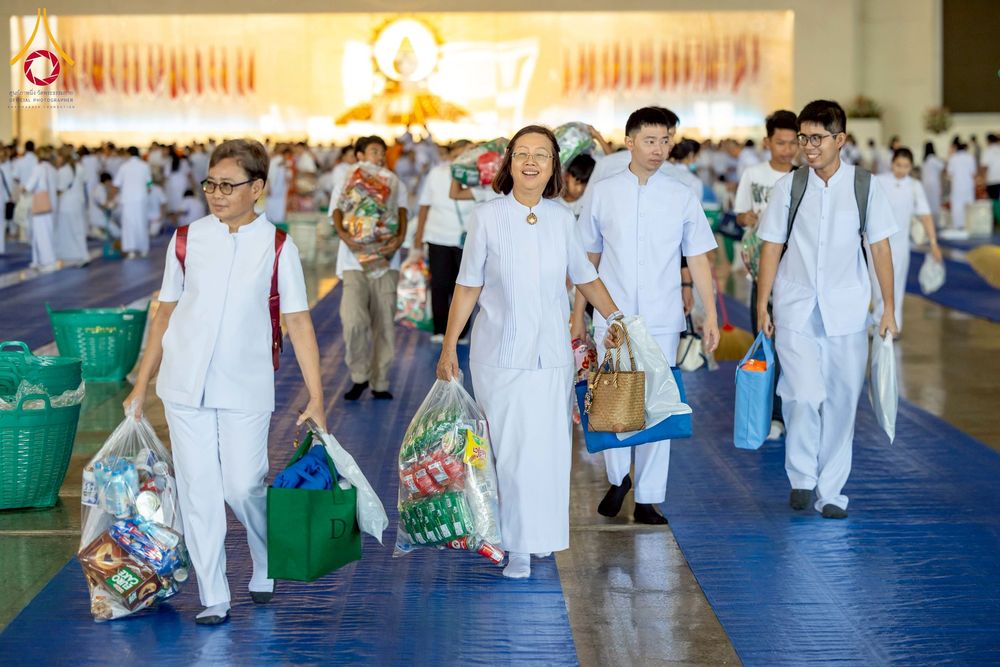 ภาพ No.277053:วันอาทิตย์ที่ 7 ธันวาคม พ.ศ. 2568 พิธีตักบาตรอาทิตย์ต้นเดือน ณ บ้านแก้วเรือนทองคุณยายฯ วัดพระธรรมกาย