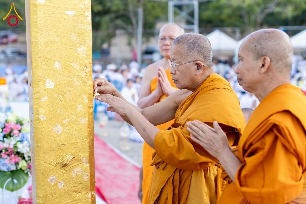 ภาพ No.275144:วันอาทิตย์ที่ 30 พฤศจิกายน พ.ศ. 2568 พิธีตอกเสาเข็ม "สร้างองค์พระเจดีย์เพื่อสร้างสันติภาพโลก" ต้นสุดท้าย ณ ศูนย์ปฏิบัติธรรมระยอง (บ้านช่องลม)