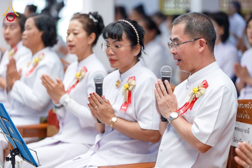 ภาพ No.202204:พิธีเจริญพระพุทธมนต์ ปฏิบัติธรรม มอบทุนการศึกษา ถวายสังฆทาน 108 วัด เพื่อถวายเป็นพุทธบูชา และขับเคลื่อนโครงการหมู่บ้านรักษาศีล 5 โดยคณะสงฆ์จังหวัดนครปฐม คณะศิษยานุศิษย์วัดพระธรรมกาย โครงการธรรมยาตรา ปีที่ 13 ณ วัดบางปลา อำเภอบางเลน จังหวัดนครปฐม
