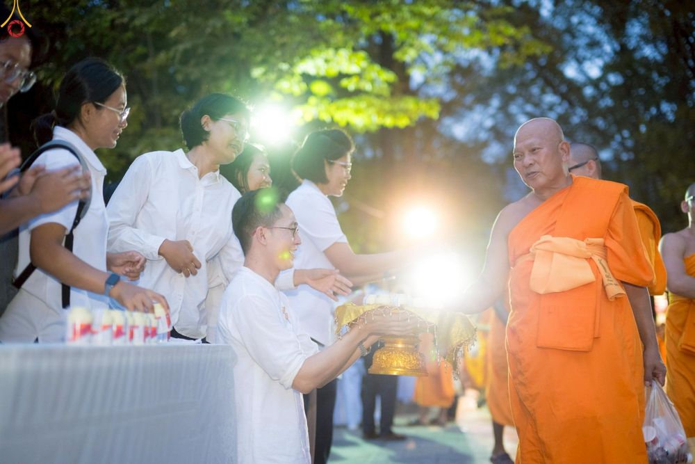 ภาพ No.250694:วันอังคารที่ 7 ตุลาคม พ.ศ. 2568 พิธีมหาปวารณาออกพรรษา ณ โบสถ์พระไตรปิฎก วัดพระธรรมกาย