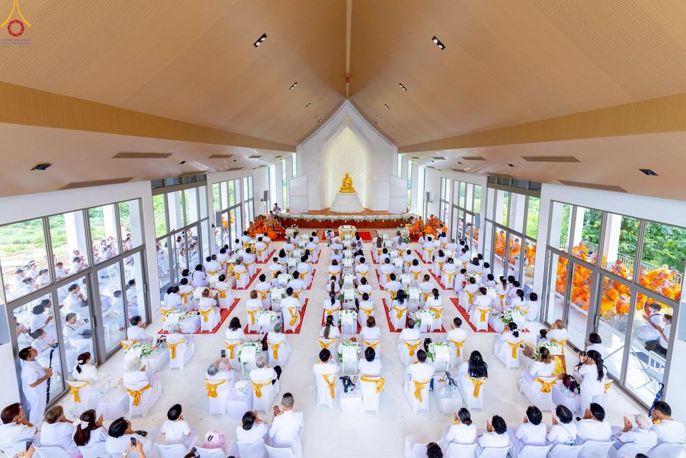 ภาพ No.239451:วันอาทิตย์ที่ 17 สิงหาคม พ.ศ. 2568 พิธีกดปุ่มอัญเชิญรูปเหมือน พระมงคลเทพมุนี (สด จันทสโร)  ณ มหาวิหารแก้วพระมงคลเทพมุนี  ศูนย์ปฏิบัติธรรมแก้วเมืองเลย