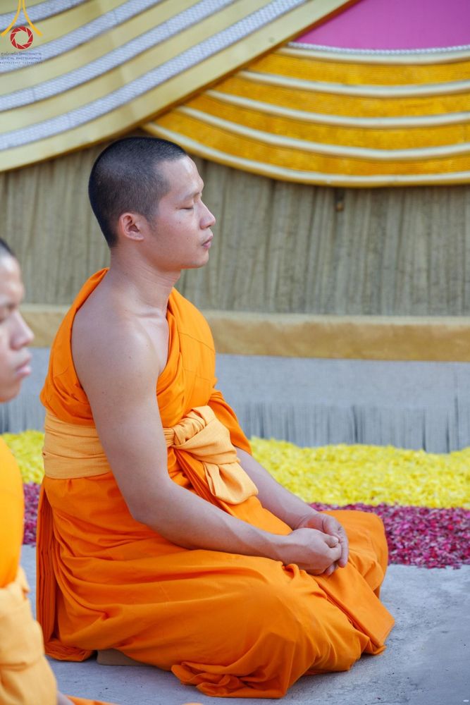 ภาพ No.201359:พระธรรมยาตราปฏิบัติธรรม และถ่ายภาพหมู่ประวัติศาสตร์ ณ อาคารธรรมยาตรา กตัญญูบูชามหาปูชนียาจารย์  ตรงข้ามวัดปากน้ำภาษีเจริญ จ.กรุงเทพมหานคร ในโครงการธรรมยาตรา กตัญญูบูชา มหาปูชนียาจารย์ พระมงคลเทพมุนี(สด จนฺทสโร) พระผู้ปราบมาร อนุสรณ์สถาน 7 แห่ง ปีที่ 13