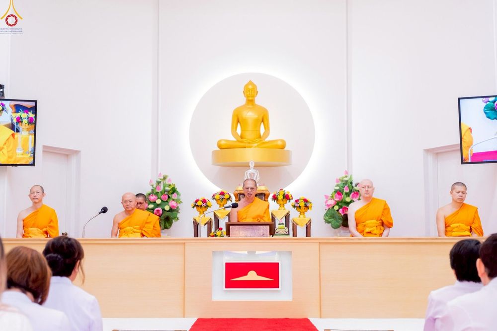 ภาพ No.252295:วันที่ 4-5 ตุลาคม พ.ศ. 2568  วัดพระธรรมกายแคลิฟอร์เนีย ประเทศสหรัฐอเมริกา ได้จัดพิธีตัดปอยผม โดยคณะสงฆ์ ญาติ ๆ และสาธุชน ให้กับนาคธรรมทายาท 8 ท่าน และได้จัดพิธีบรรพชา-อุปสมบท ฉลองพิธีทอดกฐินบรมจักรพรรดิ สร้างอุโบสถ 82 ปี บูชาธรรมหลวงพ่อธัมมชโย