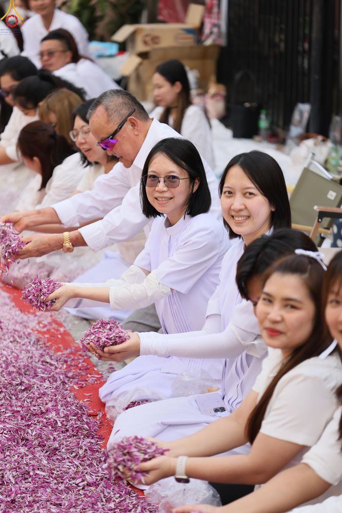 ภาพ No.294971:วันที่ 14 มกราคม พ.ศ. 2569 พิธีต้อนรับพระธรรมยาตรา อนุสรณ์สถานลำดับที่ 4  สถานที่เกิดด้วยกายธรรม ณ วัดโบสถ์บน ต.บางคูเวียง จ.นนทบุรี ในโครงการธรรมยาตรา กตัญญูบูชา มหาปูชนียาจารย์ พระมงคลเทพมุนี(สด จนฺทสโร) พระผู้ปราบมาร อนุสรณ์สถาน 7 แห่ง ปีที่ 14