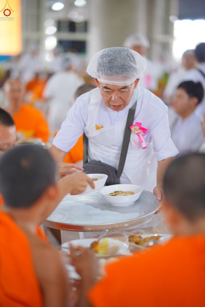 ภาพ No.325885:วันที่ 22 เมษายน พ.ศ.2569(วันคุ้มครองโลก) งานถวายมหาสังฆทาน 40,000 กว่าวัดทั่วประเทศ เจ้าหน้าที่ สาธุชน ร่วมใจจัดเตรียมภัตตาหารเพล (ชุด 2)