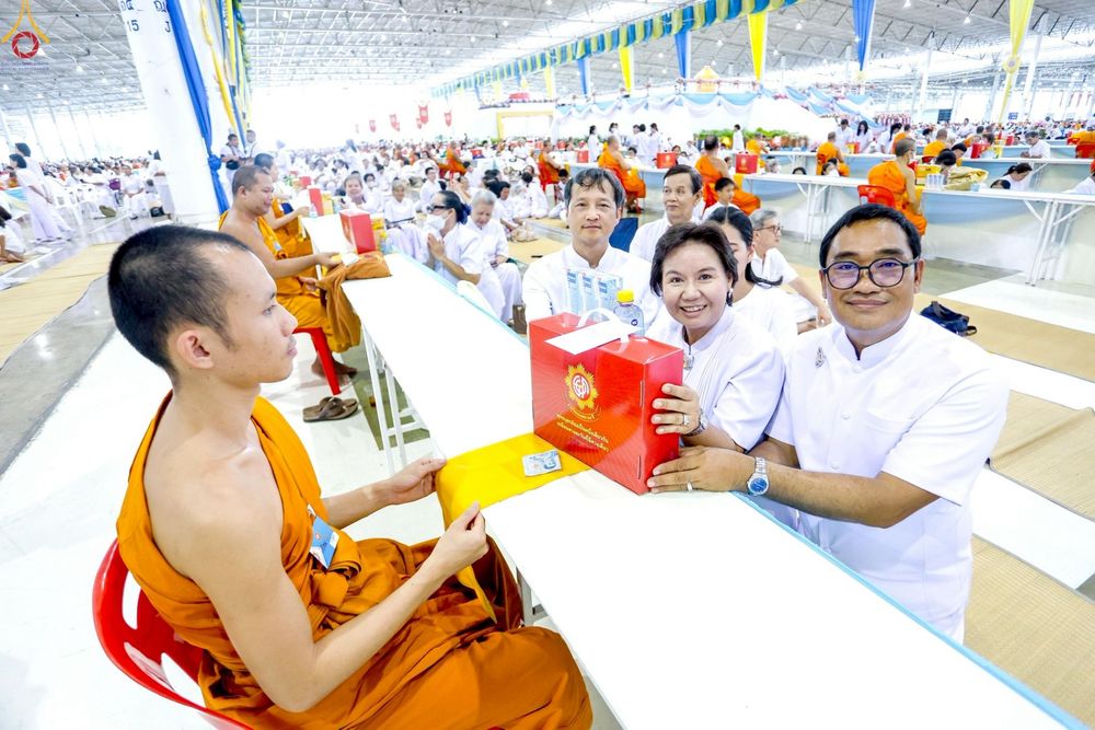 ภาพ No.236386:วันที่ 3 สิงหาคม พ.ศ. 2568 พิธีถวายมหาสังฆทานคณะสงฆ์ 2,000 กว่าวัดทั่วประเทศ ปีที่ 25 , พิธีถวายไทยธรรมคณะสงฆ์ 323 วัด 4 จังหวัดชายแดนภาคใต้ ณ วัดพระธรรมกาย