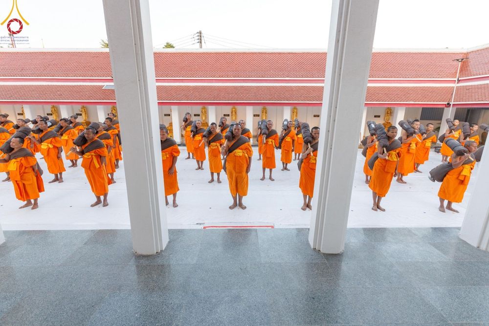 ภาพ No.194218:พระธรรมยาตราปฏิบัติธรรม และถ่ายภาพหมู่ประวัติศาสตร์ ณ วัดสองพี่น้อง ต.ต้นตาล อ.สองพี่น้อง จ.สุพรรณบุรี ในโครงการธรรมยาตรา กตัญญูบูชา มหาปูชนียาจารย์ พระมงคลเทพมุนี(สด จนฺทสโร) พระผู้ปราบมาร อนุสรณ์สถาน 7 แห่ง ปีที่ 13 วันที่ 12 มกราคม พ.ศ. 2568