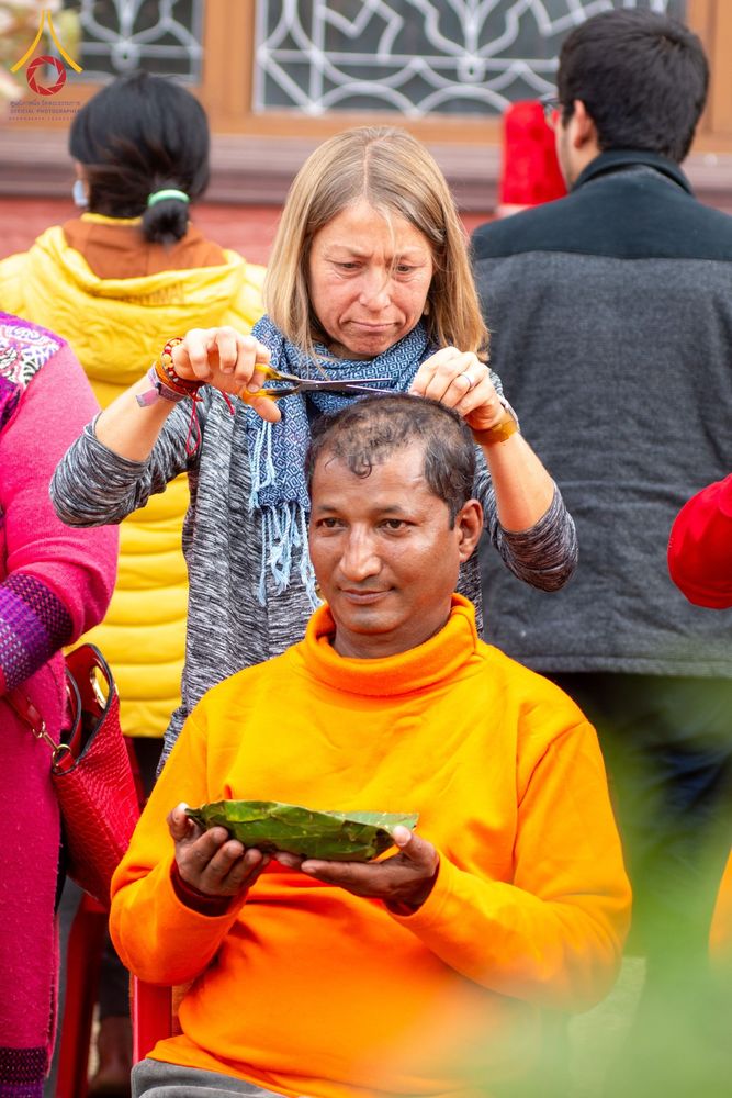 ภาพ No.209809:วันที่ 28 กุมภาพันธ์ พ.ศ.2568 พิธีเปิดโครงการบวชสามเณร พิธีถวายไทยธรรม พิธีขอขมามอบผ้าไตร  ณ เมืองปาตัน ประเทศเนปาล