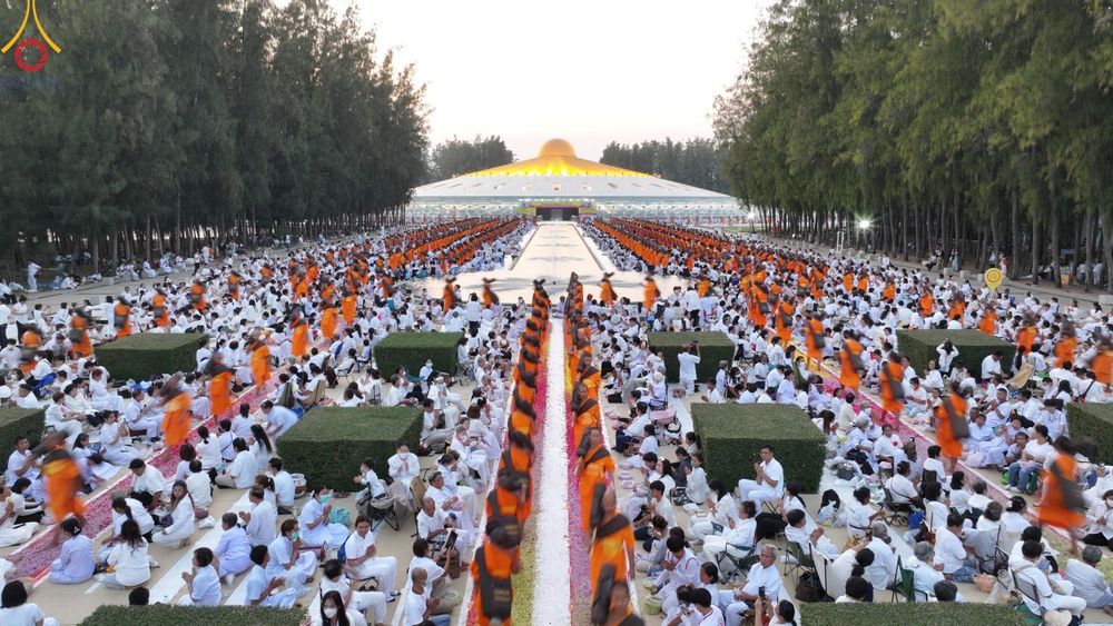 ภาพ No.202050:พิธีต้อนรับพระธรรมยาตรา ณ อนุสรณ์สถานลำดับที่ 7 สถานที่ขยายวิชชาธรรมกาย วัดพระธรรมกาย ต.คลองสาม อ.คลองหลวง จ.ปทุมธานี ในโครงการธรรมยาตรา กตัญญูบูชา มหาปูชนียาจารย์ พระมงคลเทพมุนี(สด จนฺทสโร) พระผู้ปราบมาร อนุสรณ์สถาน 7 แห่ง ปีที่ 13 วันที่ 26 มกราคม 2568