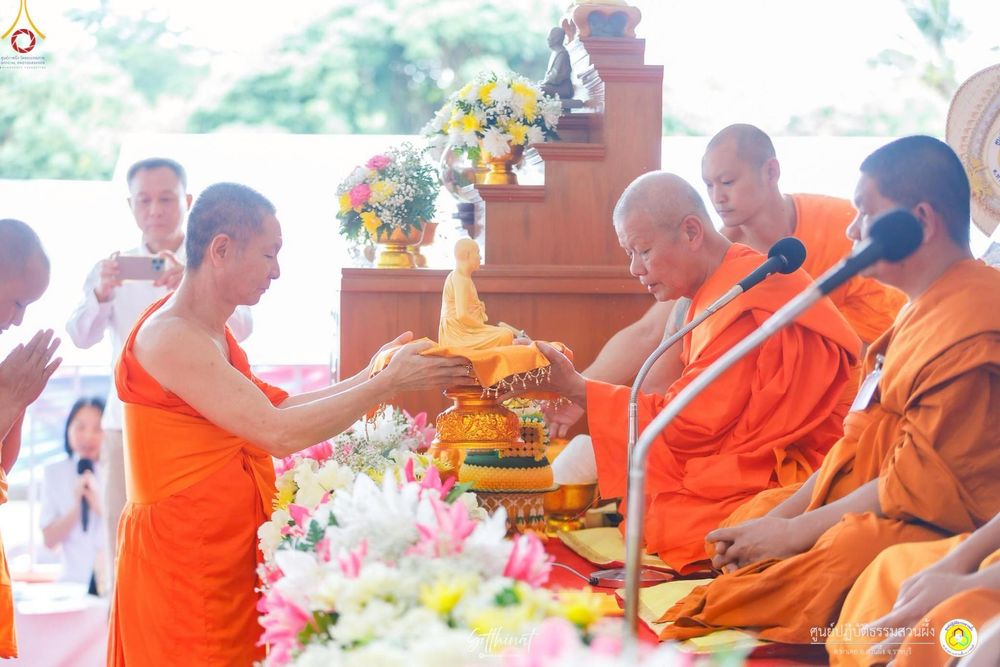 ภาพ No.236530:วันพุธที่ 30 กรกฏาคม  พ.ศ. 2568 พิธีถวายมหาสังฆทาน 81 วัด 81 ปี หลวงพ่อธัมชโย ครั้งที่ 2  ณ ศูนย์ปฏิบัติธรรมสวนผึ้ง ต.ท่าเคย อ.สวนผึ้ง จ.ราชบุรี