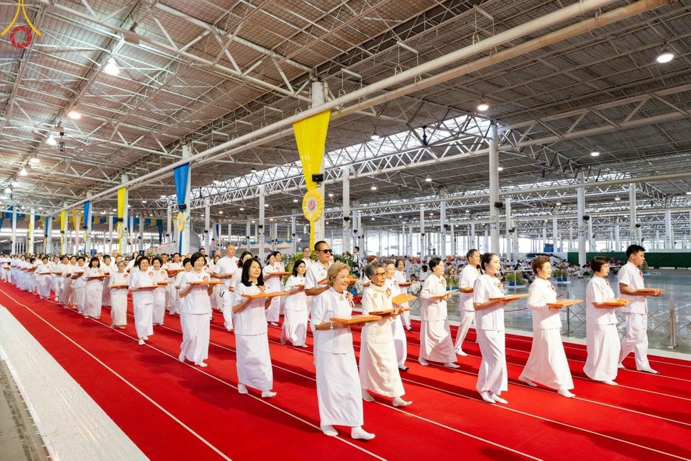 ภาพ No.178008:พิธีทอดผ้าป่าต้นสมบัติจักรพรรดิ ในวันอาทิตย์ที่ 1 ธันวาคม พ.ศ. 2567 ณ สภาธรรมกายสากล วัดพระธรรมกาย