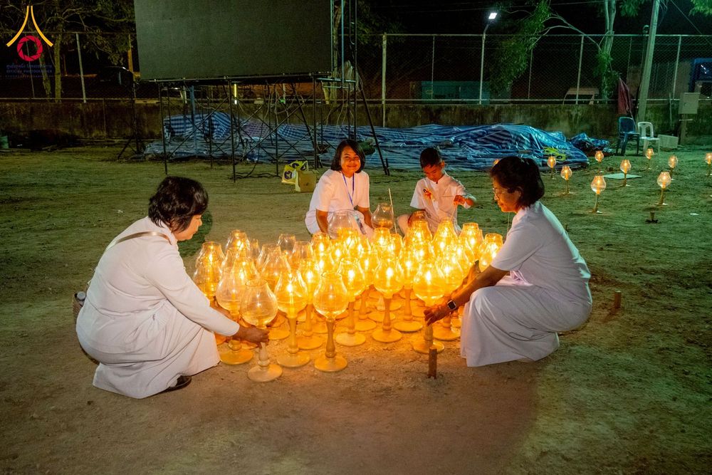 ภาพ No.275317:วันอาทิตย์ที่ 30 พฤศจิกายน พ.ศ. 2568 พิธีจุดประทีปถวายเป็นพุทธบูชา ณ ศูนย์ปฏิบัติธรรมระยอง (บ้านช่องลม)