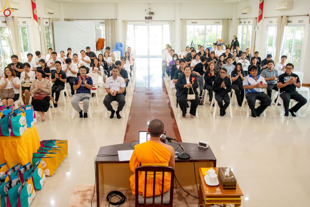 ภาพ No.283895:วันที่ 18 พฤศจิกายน พ.ศ. 2568 พิธีทอดกฐินสามัคคีทั่วไทย 30,000 วัด  โดยคณะศิษยานุศิษย์ บูชาธรรม 81 ปี  หลวงพ่อธัมมชโย  ณ วัดสวายสอ จ.บุรีรัมย์