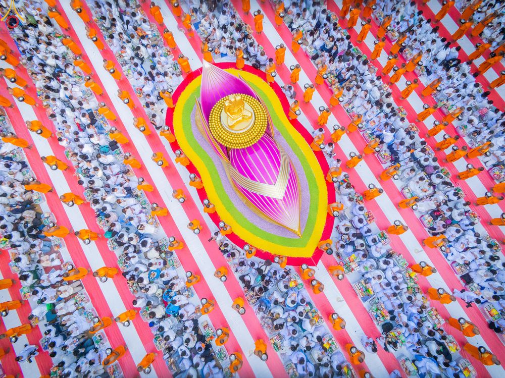 ภาพ No.289369:วันที่ 7 มกราคม พ.ศ. 2569 พิธีตักบาตรพระธรรมยาตรา ณ อนุสรณ์สถานลำดับที่ 1 สถานที่เกิดด้วยรูปกายเนื้อ อนุสรณ์สถานมหาวิหารพระมงคลเทพมุนี (โลตัสแลนด์) อ.สองพี่น้อง จ.สุพรรณบุรี ในโครงการธรรมยาตรา กตัญญูบูชา มหาปูชนียาจารย์ พระมงคลเทพมุนี(สด จนฺทสโร) พระผู้ป