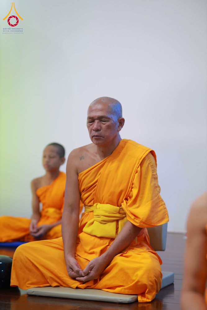 ภาพ No.321831:วันที่ 12 เมษายน พ.ศ.2569 ตักบาตรสงกรานต์ฉลองสามเณรใหม่  ณ ศูนย์ปฏิบัติธรรมระยอง(บ้านช่องลม)