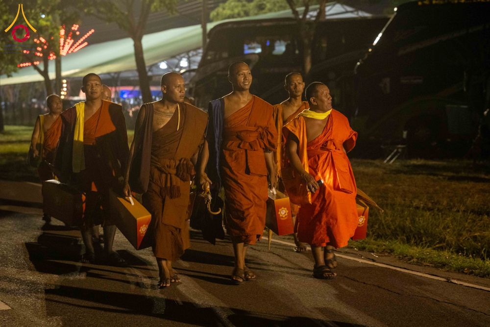 ภาพ No.324594:วันที่ 22 เมษายน พ.ศ.2569 (วันคุ้มครองโลก) บรรยากาศพระสังฆาธิการและสาธุชน การเดินทางกลับ งานถวายมหาสังฆทาน 40,000 กว่าวัดทั่วประเทศ วัดพระธรรมกาย