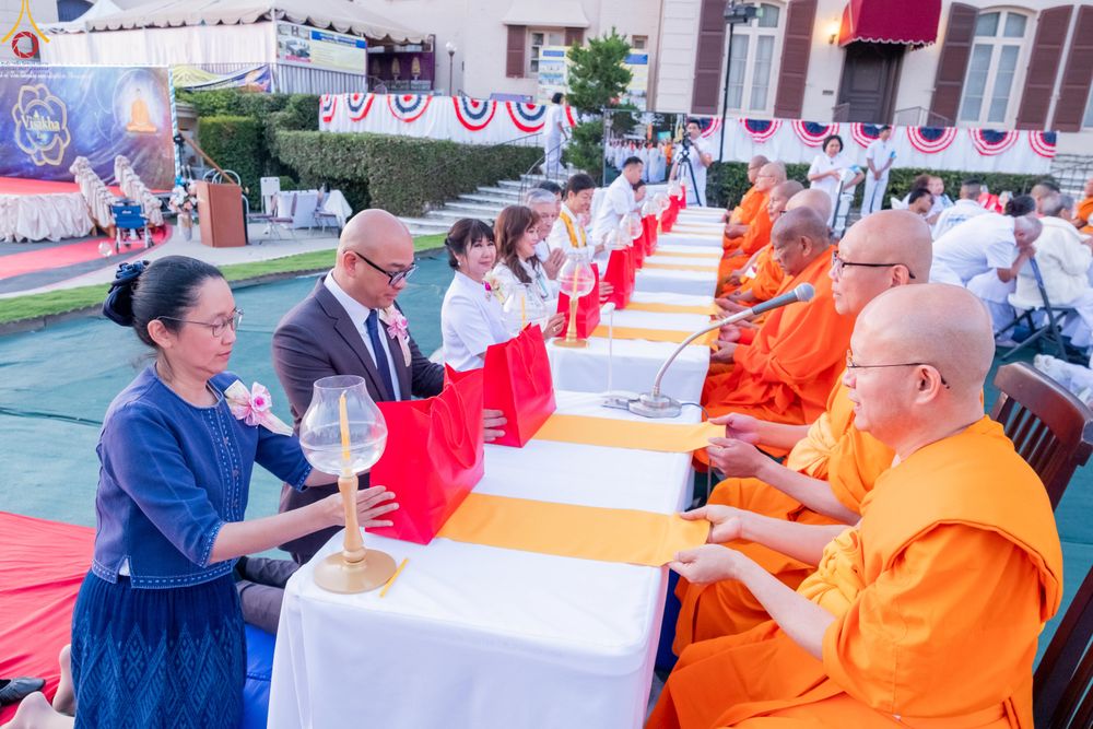 ภาพ No.332958:วันอาทิตย์ที่ 31 พฤษภาคม พ.ศ. 2569 วันวิสาขบูชา ณ วัดพระธรรมกายแคลิฟอร์เนีย  ประเทศสหรัฐอเมริกา