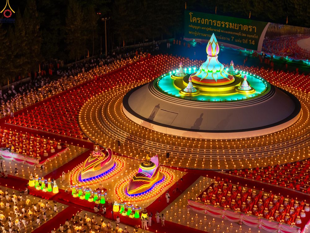 ภาพ No.292174:วันที่ 10 มกราคม พ.ศ. 2569 พิธีจุดประทีปถวายเป็นพุทธบูชา และบูชาธรรมมหาปูชนียาจารย์  ณ อนุสรณ์สถานคลองบางนางแท่น อ.สามพราน จ.นครปฐม ในโครงการธรรมยาตรา กตัญญูบูชา มหาปูชนียาจารย์ พระมงคลเทพมุนี(สด จนฺทสโร) พระผู้ปราบมาร อนุสรณ์สถาน 7 แห่ง ปีที่ 14