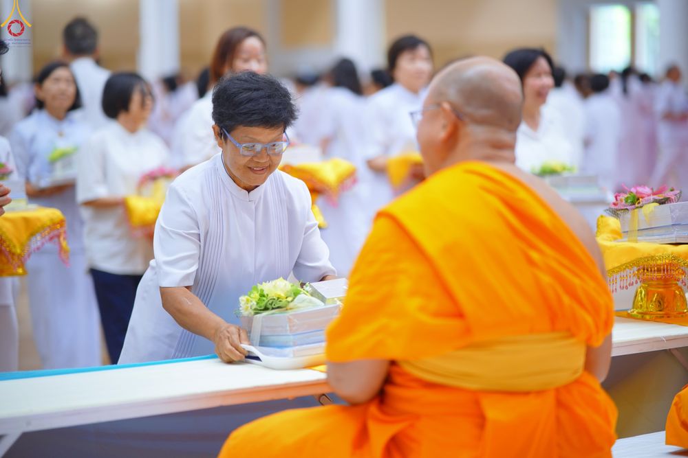 ภาพ No.329080:วันอาทิตย์ที่ 17 พฤษภาคม พ.ศ.2569 พิธีร่วมบุญการศึกษาพระภิกษุสามเณร (หนังสือบาลี นักธรรม ทางก้าวหน้า World-Pec) ณ ห้องแก้วสารพัดนึก 2 วัดพระธรรมกาย