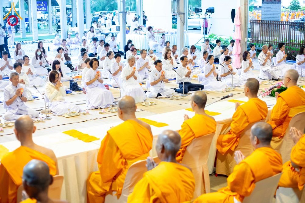 ภาพ No.288867:วันที่ 6 มกราคม พ.ศ. 2569 พิธีถวายภัตตาหารเป็นสังฆทาน แด่พระธรรมยาตรา ในโครงการธรรมยาตรา กตัญญูบูชา มหาปูชนียาจารย์ พระมงคลเทพมุนี(สด จนฺทสโร) พระผู้ปราบมาร อนุสรณ์สถาน 7 แห่ง ปีที่ 14 ณ อนุสรณ์สถานมหาวิหารพระมงคลเทพมุนี (โลตัสแลนด์) อ.สองพี่น้อง จ.สุพรร