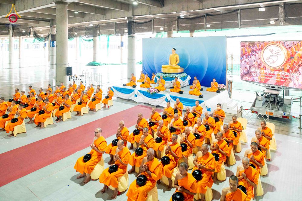 ภาพ No.342906:วันอาทิตย์ที่ 9 สิงหาคม พ.ศ.2569 พิธีตักบาตรฉลองพระใหม่ โครงการบรรพชาและอุปสมบทหมู่ รุ่นเข้าพรรษา ณ มหารัตนวิหาคด คอร์ 26 วัดพระธรรมกาย