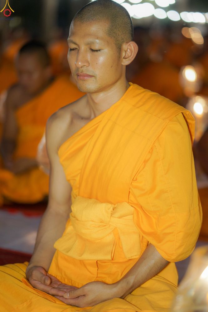 ภาพ No.290192:วันที่ 6 มกราคม พ.ศ. 2569 พิธีจุดประทีปถวายเป็นพุทธบูชา และบูชาธรรมมหาปูชนียาจารย์ (ภาพชุดที่ 2) ณ อนุสรณ์สถานมหาวิหารพระมงคลเทพมุนี (โลตัสแลนด์) อ.สองพี่น้อง จ.สุพรรณบุรี ในโครงการธรรมยาตรา กตัญญูบูชา มหาปูชนียาจารย์ พระมงคลเทพมุนี(สด จนฺทสโร) พระผู้ปรา