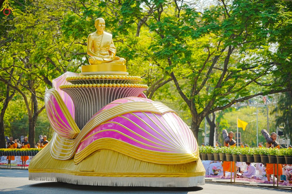 ภาพ No.304803:วันที่ 25 มกราคม พ.ศ. 2569 พิธีต้อนรับพระธรรมยาตรา (ภาพชุดที่ 2) รร.สามัคคีราษฏร์บำรุง-วัดพระธรรมกาย ในโครงการธรรมยาตรา กตัญญูบูชา มหาปูชนียาจารย์ พระมงคลเทพมุนี(สด จนฺทสโร) พระผู้ปราบมาร อนุสรณ์สถาน 7 แห่ง ปีที่ 14