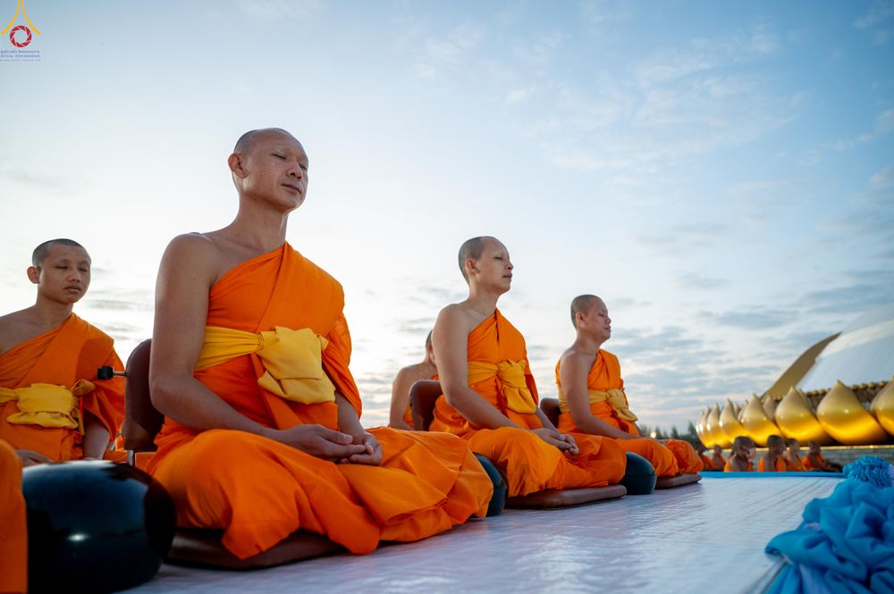 ภาพ No.302432:วันที่ 24 มกราคม พ.ศ. 2569 พิธีตักบาตรพระธรรมยาตรา ณ อนุสรณ์สถานลำดับที่ 5 สถานที่เผยแผ่วิชชาธรรมกายครั้งแรก อนุสรณ์สถานบางปลา วัดบางปลา อำเภอบางเลน จังหวัดนครปฐม ในโครงการธรรมยาตรา กตัญญูบูชา มหาปูชนียาจารย์ พระมงคลเทพมุนี(สด จนฺทสโร) พระผู้ปราบมาร อนุส