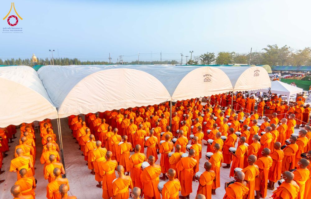 ภาพ No.298599:วันที่ 20 มกราคม พ.ศ. 2569 พิธีถวายภัตตาหารเป็นสังฆทาน แด่พระธรรมยาตรา ณ อนุสรณ์สถานบางปลา วัดบางปลา อำเภอบางเลน จังหวัดนครปฐม ในโครงการธรรมยาตรา กตัญญูบูชา มหาปูชนียาจารย์ พระมงคลเทพมุนี(สด จนฺทสโร) พระผู้ปราบมาร อนุสรณ์สถาน 7 แห่ง ปีที่ 14