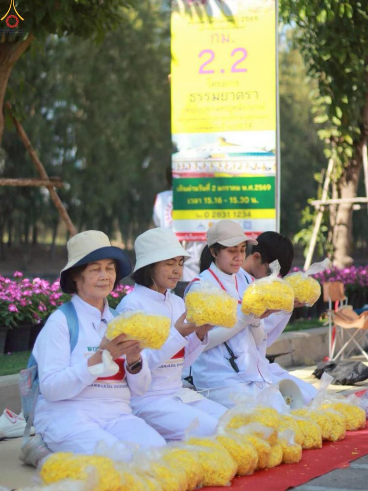ภาพ No.295989:ภาพเบื้องหลังอาสาสมัครรวมใจ ชุดที่ 1 ในโครงการธรรมยาตรา กตัญญูบูชา มหาปูชนียาจารย์ พระมงคลเทพมุนี(สด จนฺทสโร) พระผู้ปราบมาร อนุสรณ์สถาน 7 แห่ง ปีที่ 14