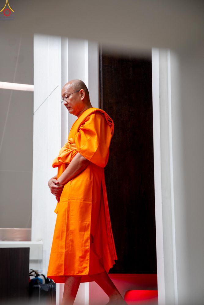 ภาพ No.330809:วันวิสาขบูชา อาทิตย์ที่ 31 พฤษภาคม พ.ศ.2569 พิธีบรรพชาสามเณรอุบาสก 11 ท่าน , พิธีถวายบาตรผ้าไตร และจตุปัจจัยไทยธรรม แด่สามเณร , พิธีอุปสมบทอุทิศชีวิต , พิธีกล่าวคำกัปปิยภัณฑ์  ณ อุโบสถพระไตรปิฎก วัดพระธรรมกาย จังหวัดปทุมธานี