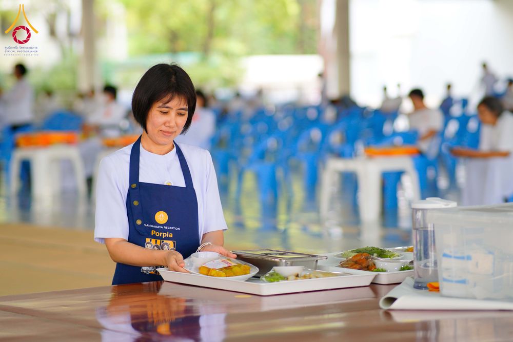 ภาพ No.316411:วันเสาร์ที่ 21 มีนาคม พ.ศ.2569 พิธีถวายภัตตาหารเมนูสวรรค์ เพื่อการบรรลุธรรม ณ หอฉันคุณยายอาจารย์ฯ วัดพระธรรมกาย