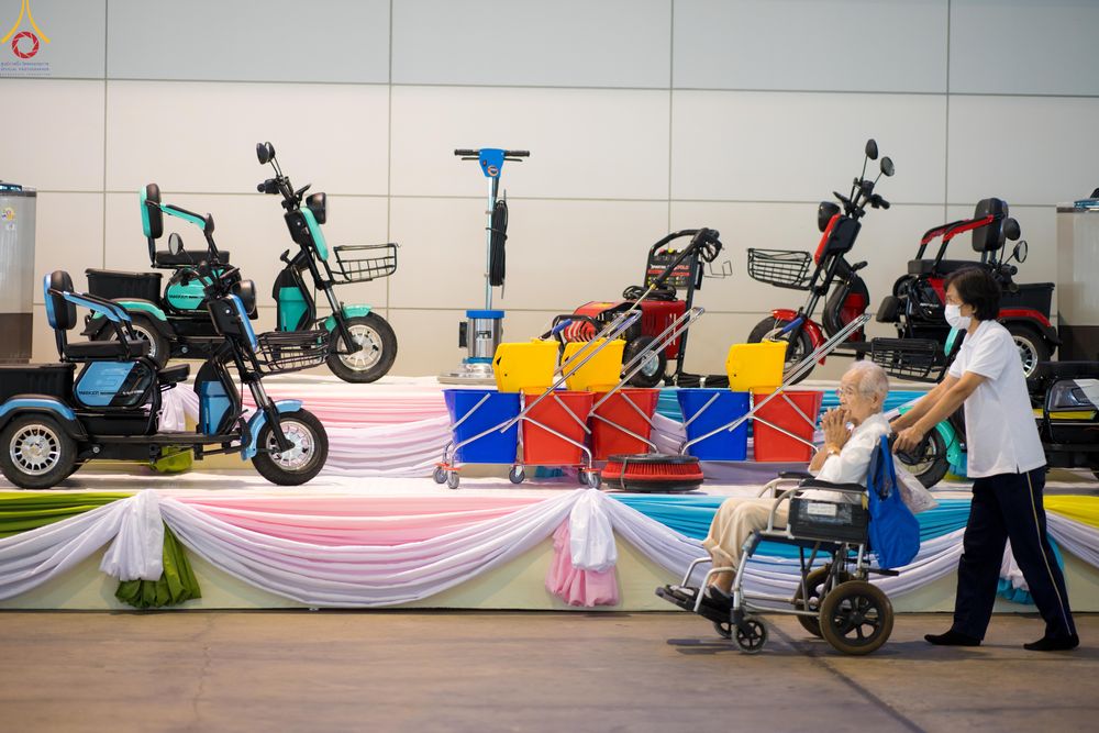 ภาพ No.280499:วันที่ 28 ธันวาคม พ.ศ.2568 พิธีถวายอุปกรณ์ทำความสะอาด ณ ห้องแก้วสารพัดนึก วัดพระธรรมกาย